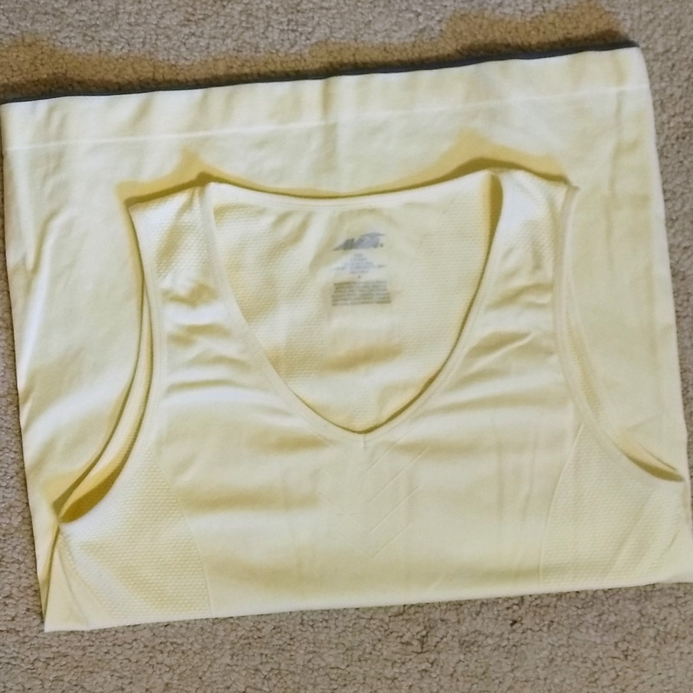 Avia butter athletic sport tank top sz medium *I - Picture 4 of 5